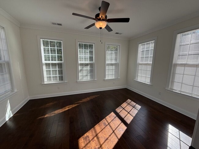 Building Photo - Townhouse for Rent in Hixson