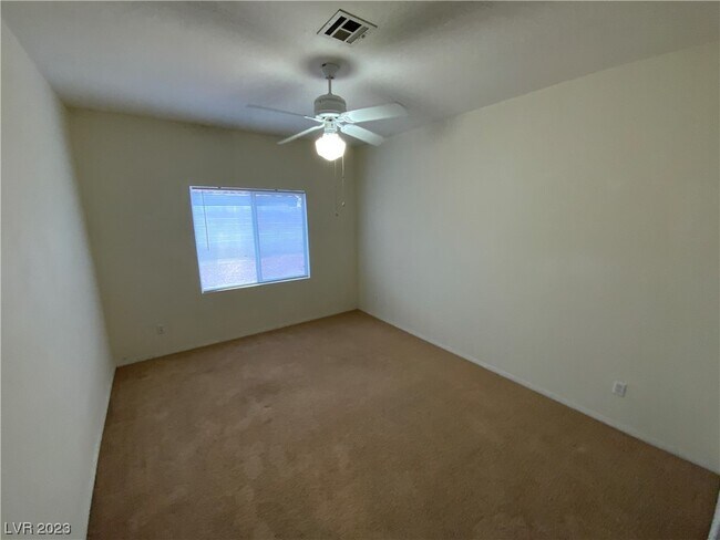 Building Photo - 330 John Henry Dr