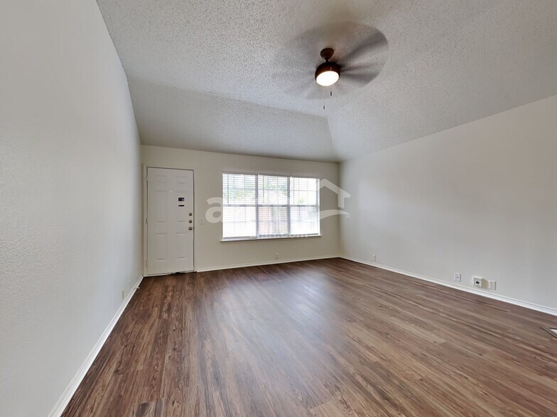 Building Photo - 8520 Auburn Dr