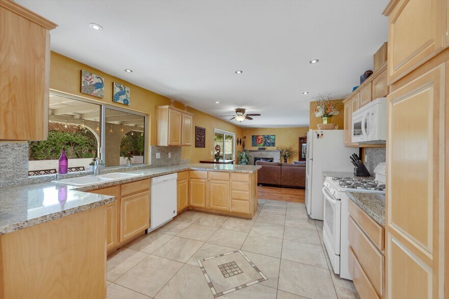 Building Photo - 3225 Mountain Spring Rd