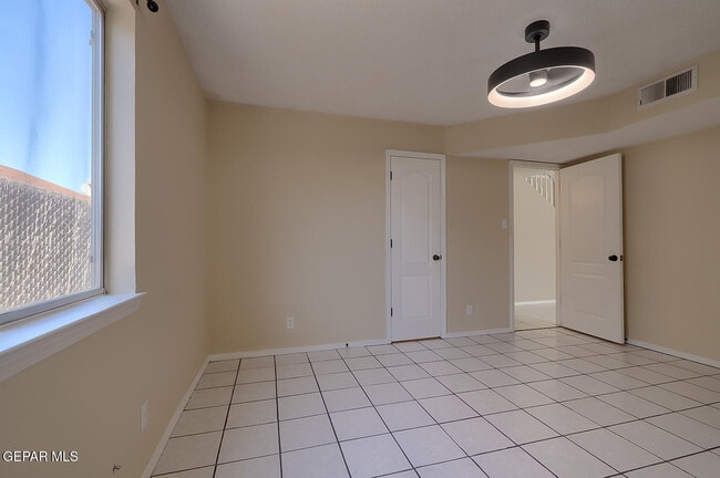 Building Photo - 12110 Sal Rasura Ct