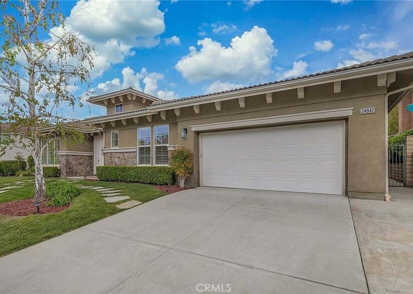 Building Photo - 24942 Greensbrier Dr