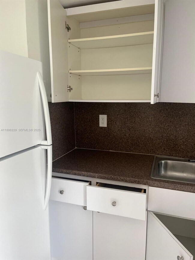 Building Photo - 1484 NW 15th Ave