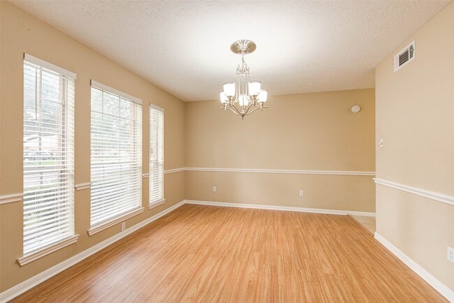 Building Photo - 518 Ellingham Dr