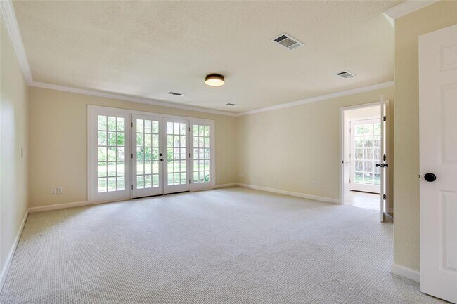 Building Photo - 2402 Westover Rd