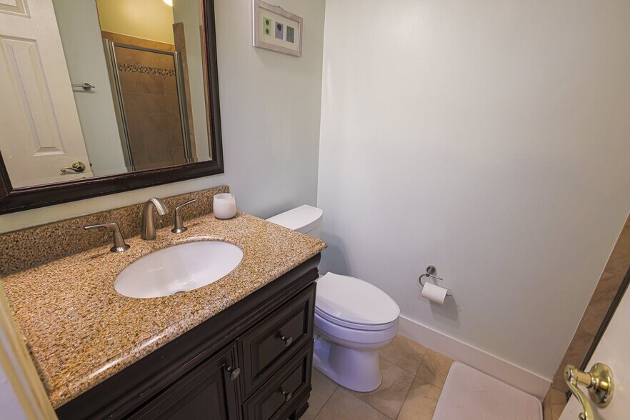Building Photo - 5715 Brewer House Cir