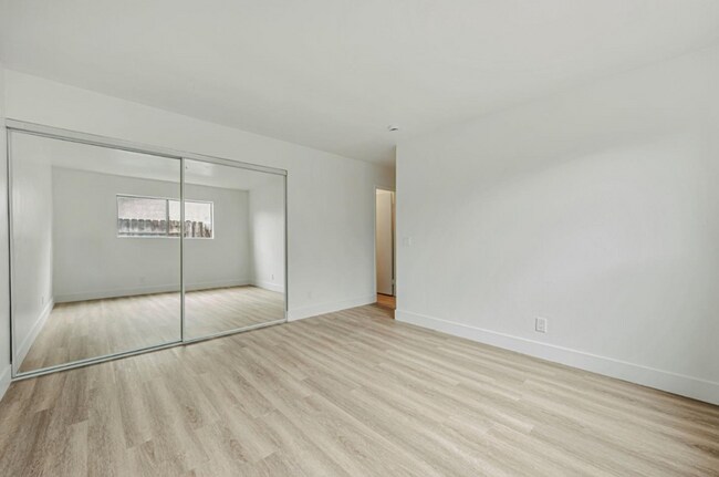 Building Photo - 6046 Reo Pl