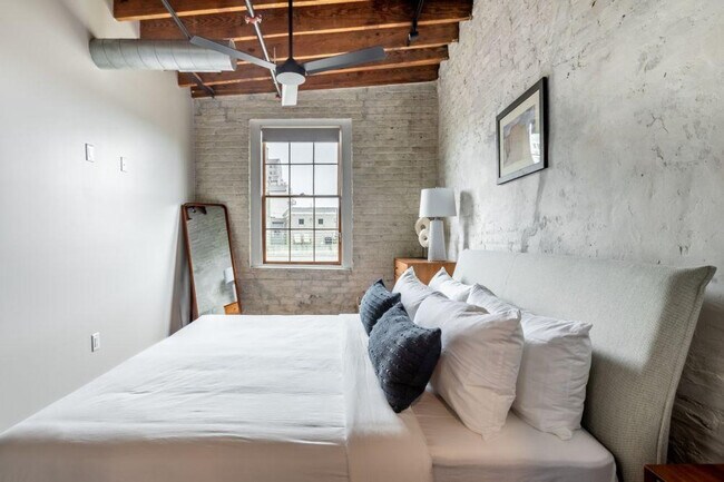 Building Photo - 315 Girod St