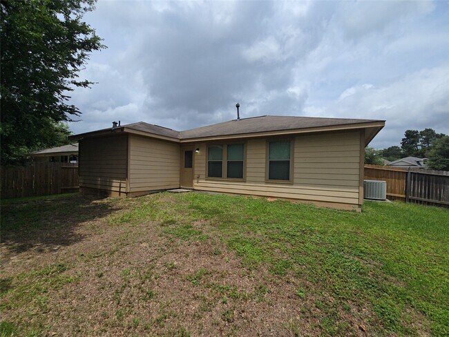 Building Photo - 810 Lightningbug Ln