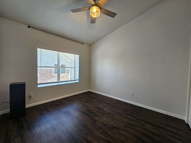 Building Photo - 18721 E Water Dr