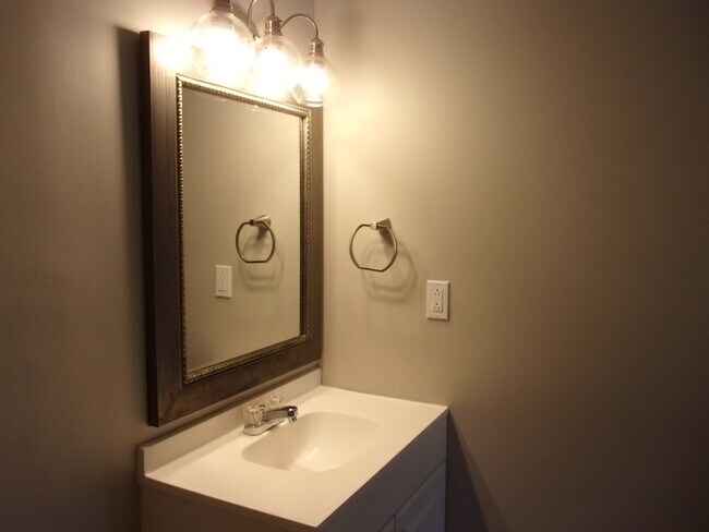 Building Photo - 1711 Eagles Pl