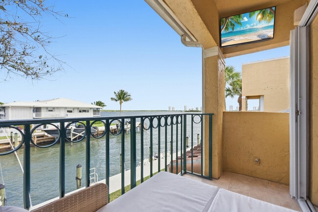 Building Photo - 1155 Lake Shore Dr