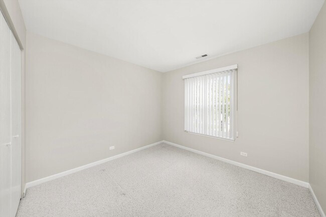 Building Photo - 713 Crescent Ct