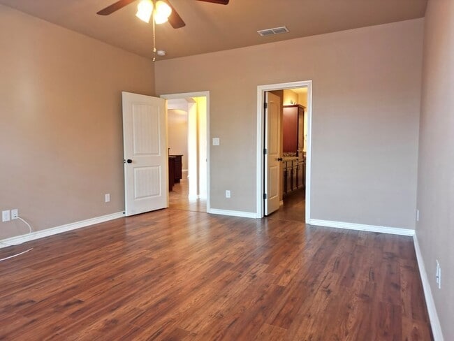 Building Photo - 7305 Bellini St