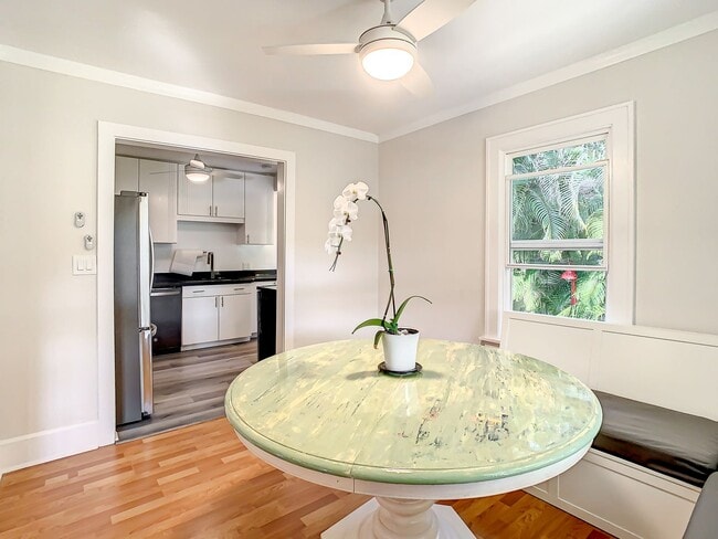 Building Photo - Charming two bedroom two bathroom cottage in North St. Petersburg Fully Updated.