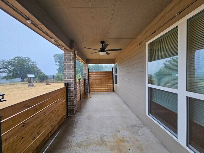 Building Photo - RENT REDUCTION - AVAILABLE NOW!