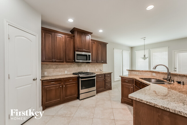 Building Photo - 29006 Oldfield Ct