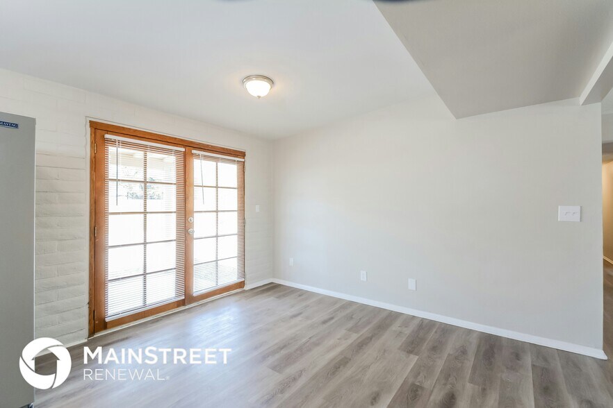 Building Photo - 7321 E Lakeside Dr