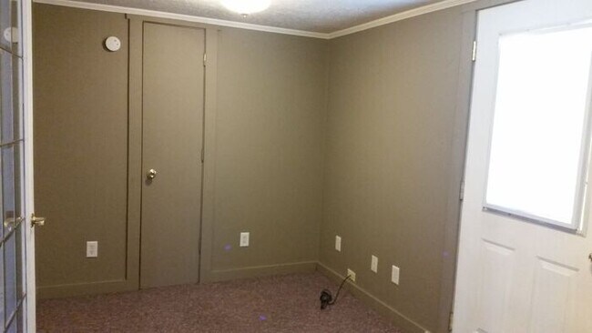 Building Photo - 2 Bedroom Home in Rockville