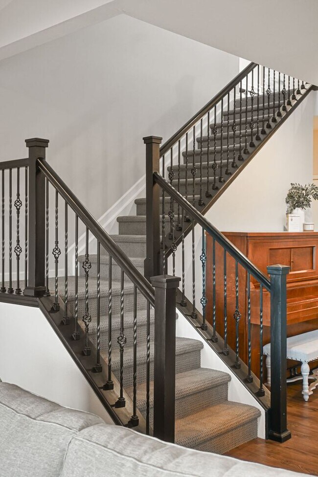Building Photo - Modern Living. Unforgettable Views 5 bedroom / 5 bathrooms in the desirable Candelas community