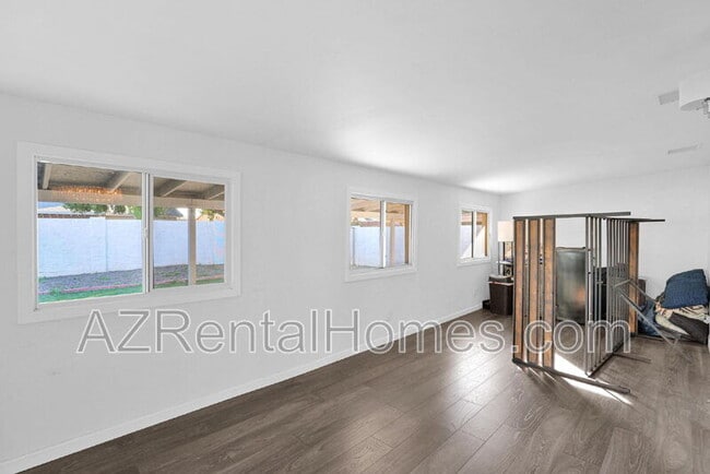 Building Photo - 621 W Plata Ave