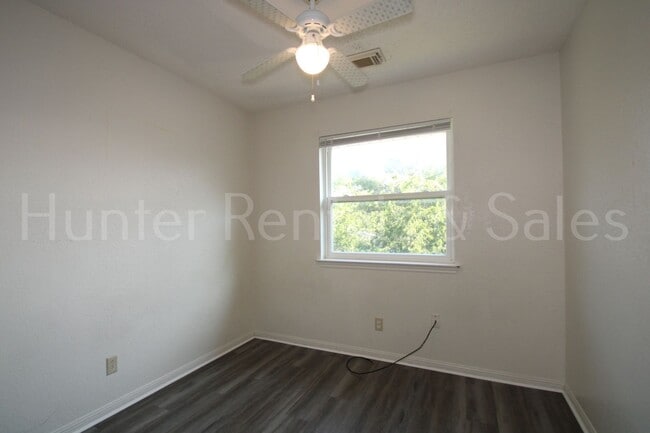 Building Photo - Two Story Willowsprings Home