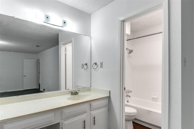 Building Photo - 656 Mairo St