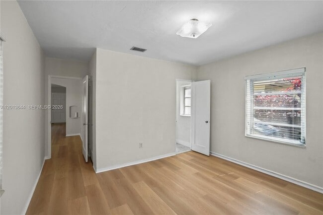Building Photo - 2460 SW 24th St