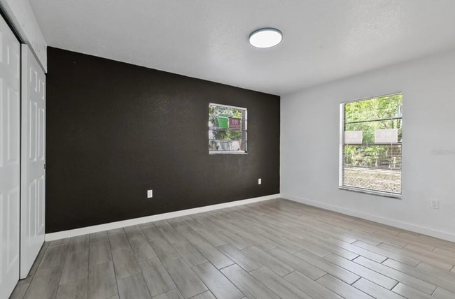 Building Photo - 1706 E Poinsettia Ave