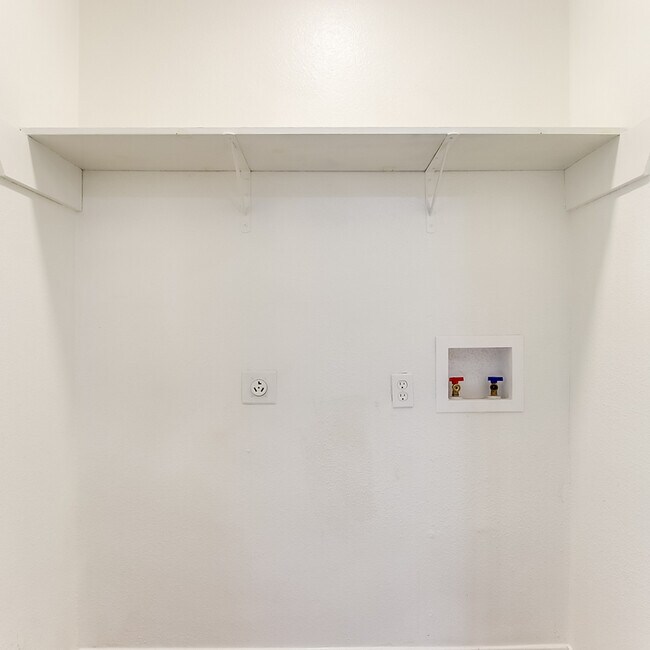 Building Photo - 408 Noble Ave