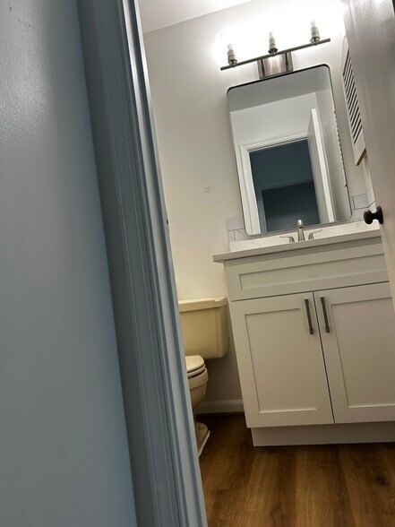 2nd bedroom bathroom - 2304 Cretan Ct