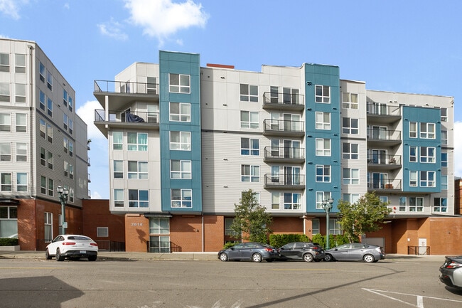 Building Photo - 2818 Grand Ave