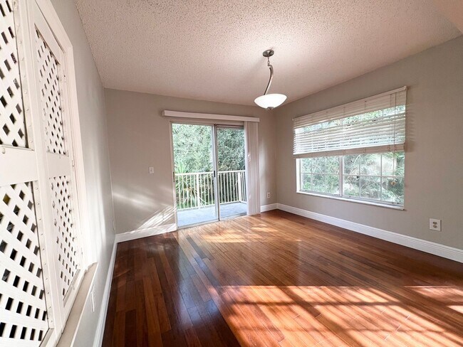 Building Photo - 690 Roaring Dr