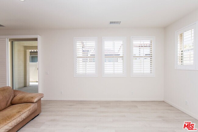 Building Photo - 10922 Mesa Ct