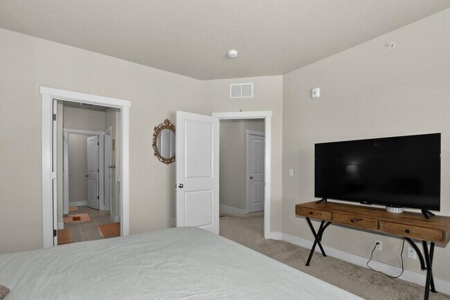 Building Photo - 6826 School House Dr