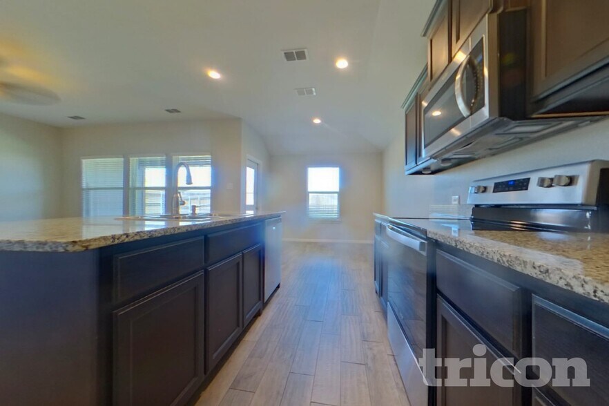 Building Photo - 9216 Castorian Dr