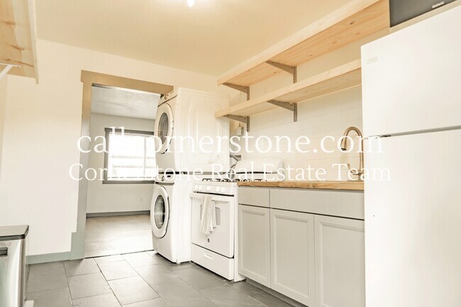 Building Photo - 940 S Arcadia St