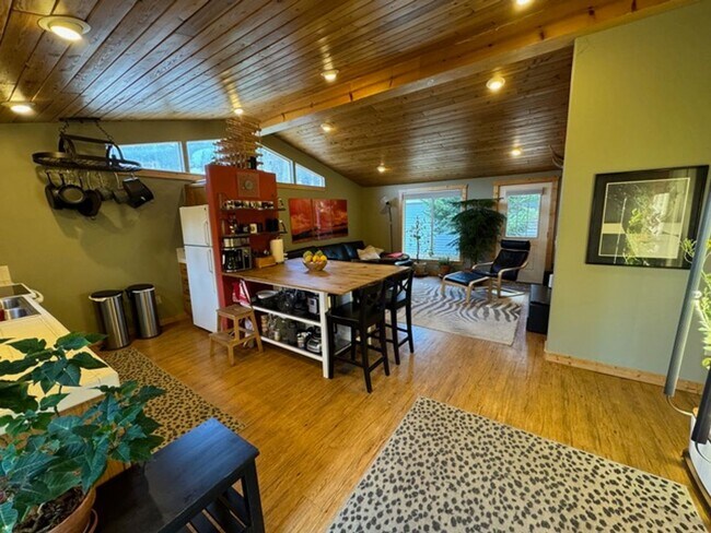 Building Photo - 3 Bedroom, Breckenridge, Winter Rental! Pe...