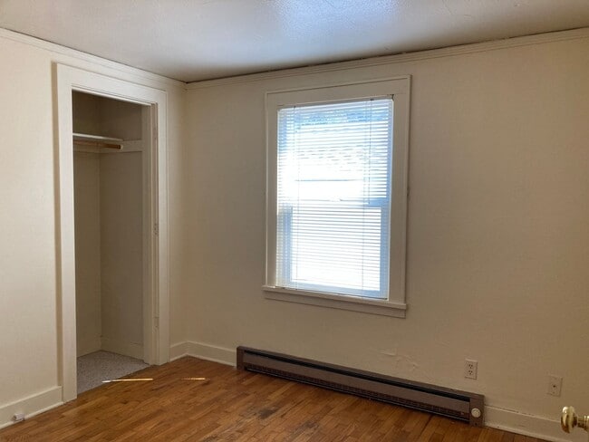 Building Photo - Campus House ~ 3 bedroom, 2 bath