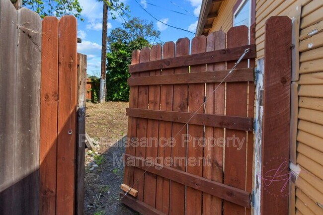 Building Photo - 1026 Windeler Ave
