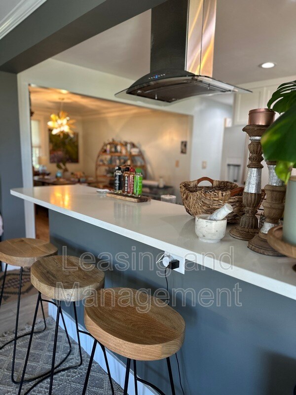 Building Photo - 823 Jordan St