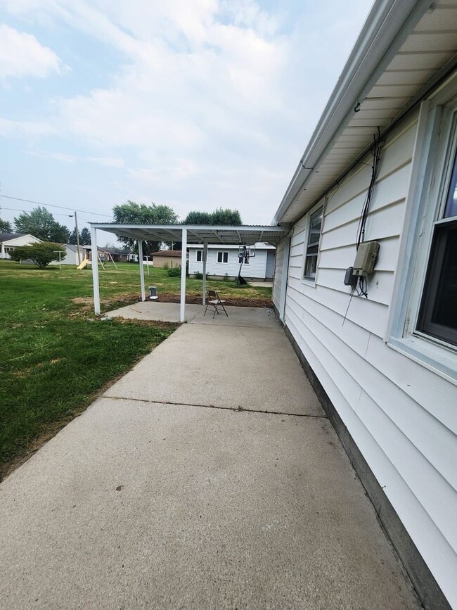Building Photo - Fresh & Spacious 3BR/1BA – $1,395 – Move-I...