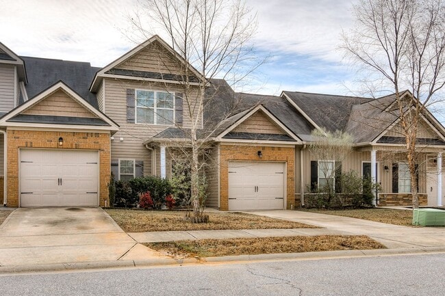 Building Photo - 3 Bedroom 2.5 Bath Townhouse