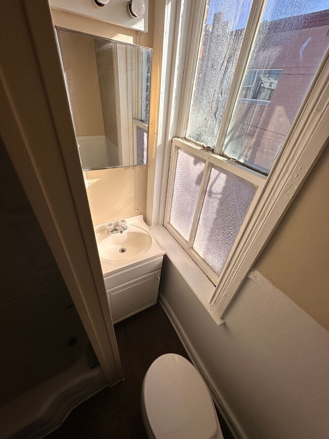 Building Photo - 121 N State St