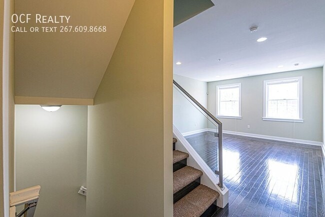 Building Photo - 2621 Christian St