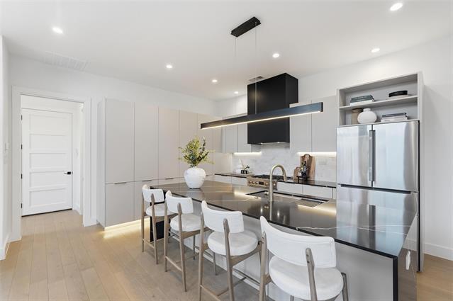 Building Photo - 3633 Thedford Ave