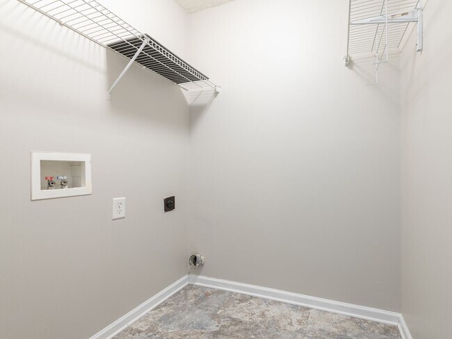 Building Photo - Super Townhouse with 2 MASTER BEDROOMS!