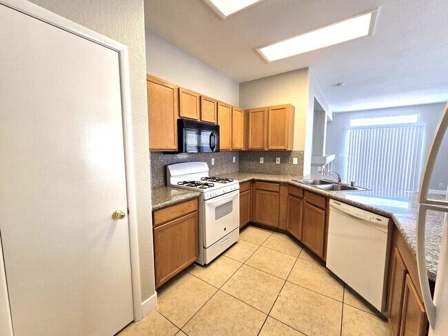Building Photo - 7904 Canyon Grove Ct