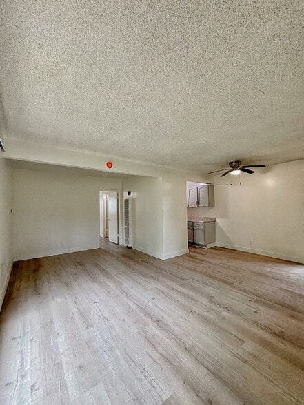 Building Photo - 219 S Lillie Ave