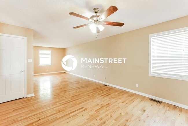 Building Photo - 4 Bedroom Pet-Friendly Home in Lansing, KS with Main Street Renewal